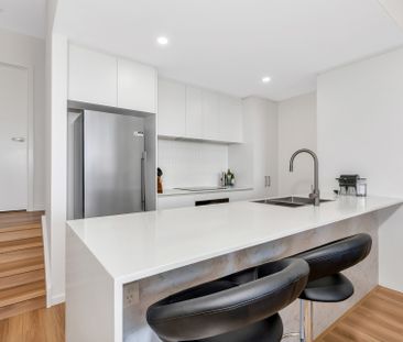 Spacious interiors, Stunning Molonglo Views - Photo 3