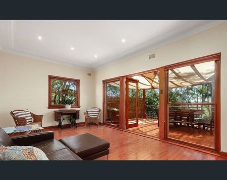 9 Marine Drive, Oatley, NSW 2223 - Photo 3