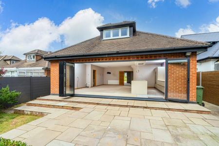 3 bedroom detached bungalow to rent - Photo 2