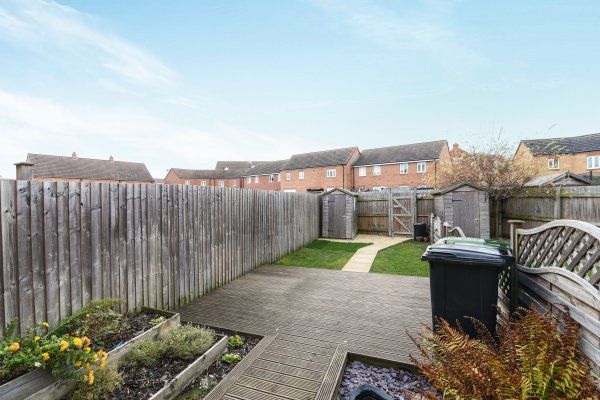 Viburnum Walk, Evesham, WR11 - Photo 1