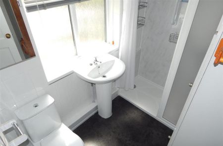 3 bedroom semi-detached house to rent - Photo 5