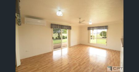 4 bedrooms , 15m x 20m Shed, Unbelievable views - Photo 2