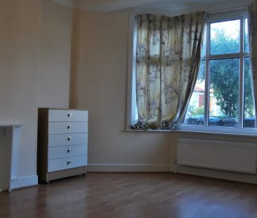 Hamilton Crescent, Palmers Green, London, N13 - Photo 1