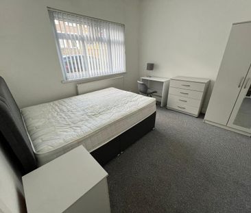 4 bedroom terraced house to rent - Photo 4