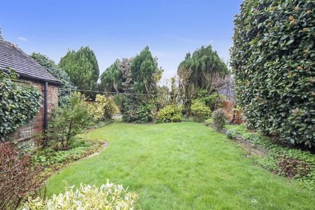 3 bedroom semi-detached house to rent - Photo 5