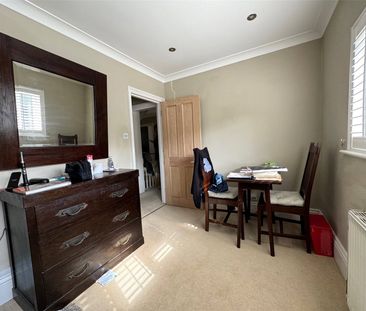 Small Single Bedroom Available in Spacious Modern House Share - Car... - Photo 5