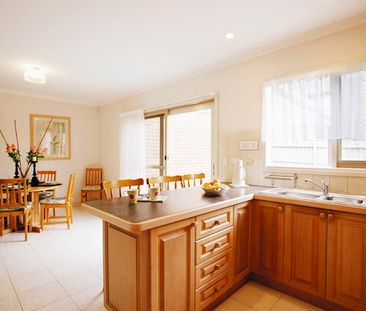 1/2 Laxdale Road, Camberwell VIC 3124 - Townhouse For Rent | Domain - Photo 5