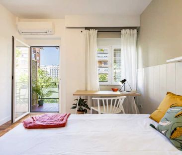 Room in a shared 6-bedroom apartment for rent in Cuatro Caminos - Foto 3