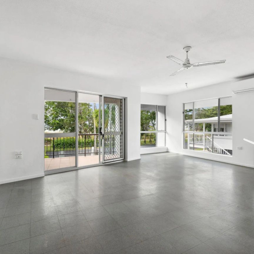 Beachside Bliss, Spacious 2 Bedroom Apartment for Rent on Sims Esplanade, Yorkeys Knob - Photo 1