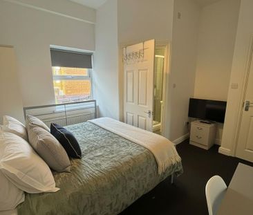 4 bedroom house of multiple occupation to rent - Photo 3