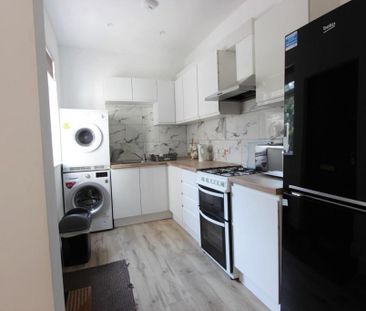 4 bedroom terraced house to rent - Photo 3