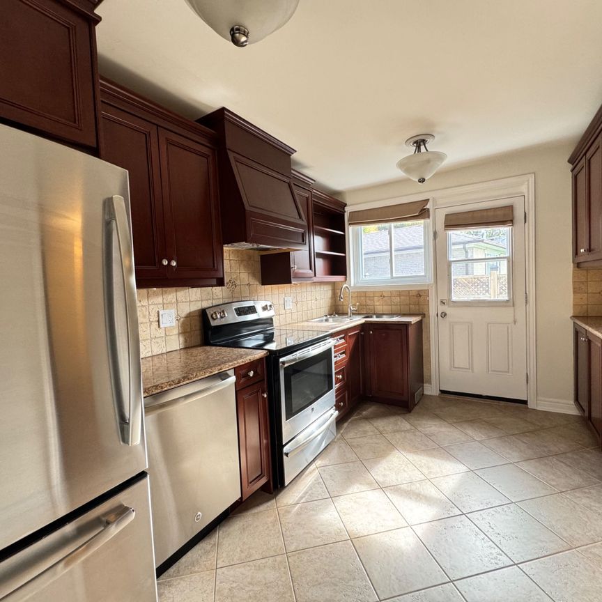 For Lease - 36 Johnson Road, Aurora, Ontario - Photo 1