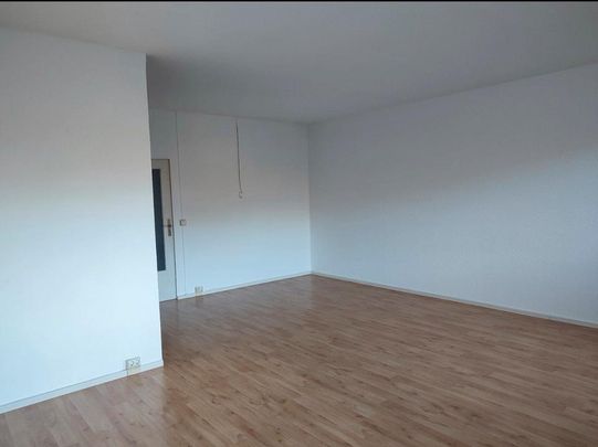 3 Zimmer Wohnung zu vermieten . In Mülsen , Zwickau - Photo 1