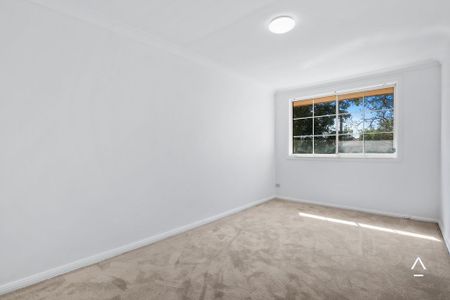 Modern and fully renovated 3-Bedroom Townhouse - Photo 3