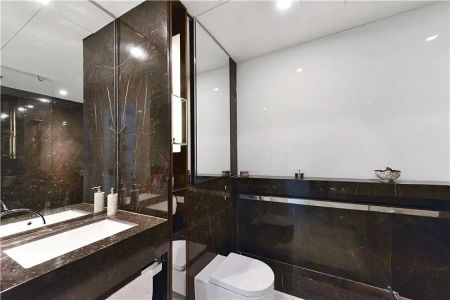 3 bedroom flat in London - Photo 3