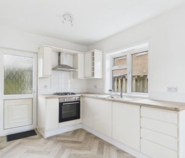 2 bedroom semi-detached house to rent - Photo 6