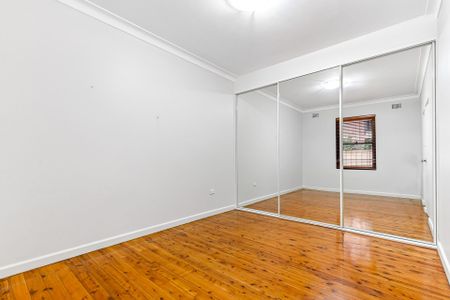 Cozy One Bedroom Unit in Convenient Location - Photo 3