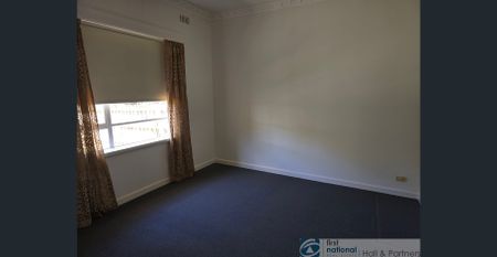 Well Presented 3 Bedroom - Photo 4