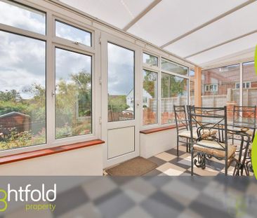 4 bedroom end of terrace house to rent - Photo 2