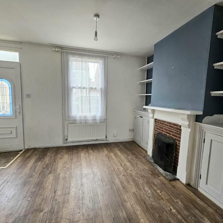 2 bedroom cottage to rent - Photo 1