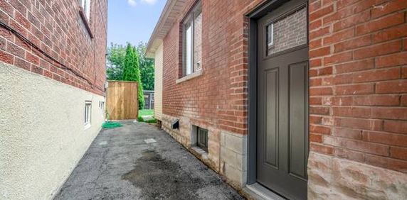 Beautiful Basement Suite in Newly Renovated Bungalow - Photo 2