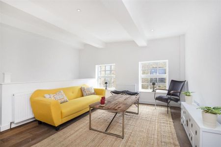 A fantastic one bedroom split level flat in a central Wimbledon location. - Photo 2