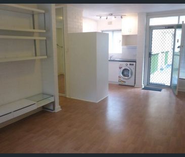 LOCK UP AND LEAVE - Photo 4