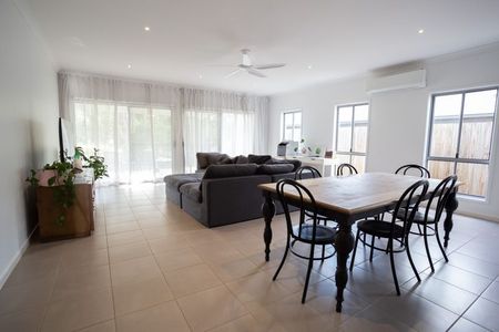 NO REAR NEIGHBOURS + SOLAR SAVINGS! - Photo 2