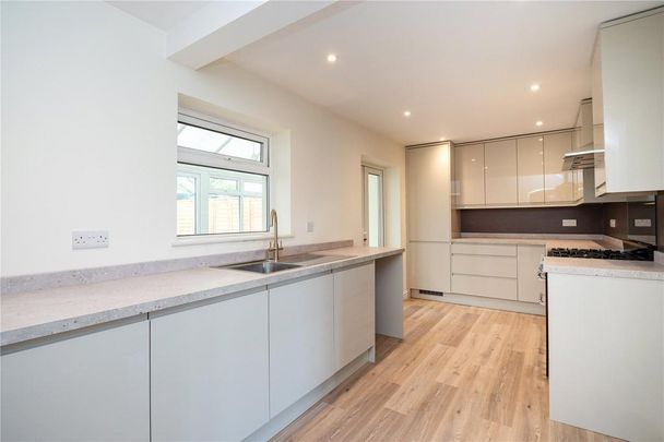 4 bedroom semi-detached house to rent - Photo 1