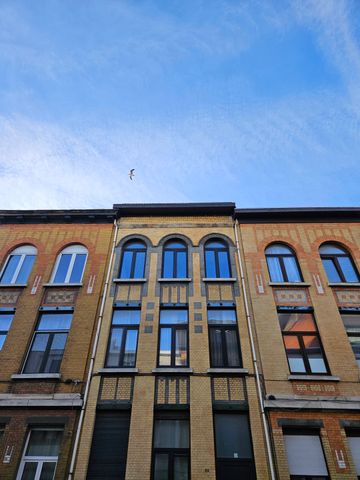 Ruim en lichtrijke duplex met 2 slaapkamers - Photo 3