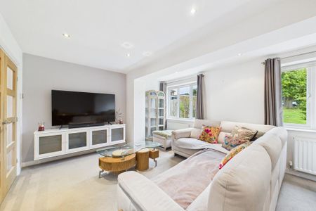 4 bedroom end of terrace house to rent - Photo 4