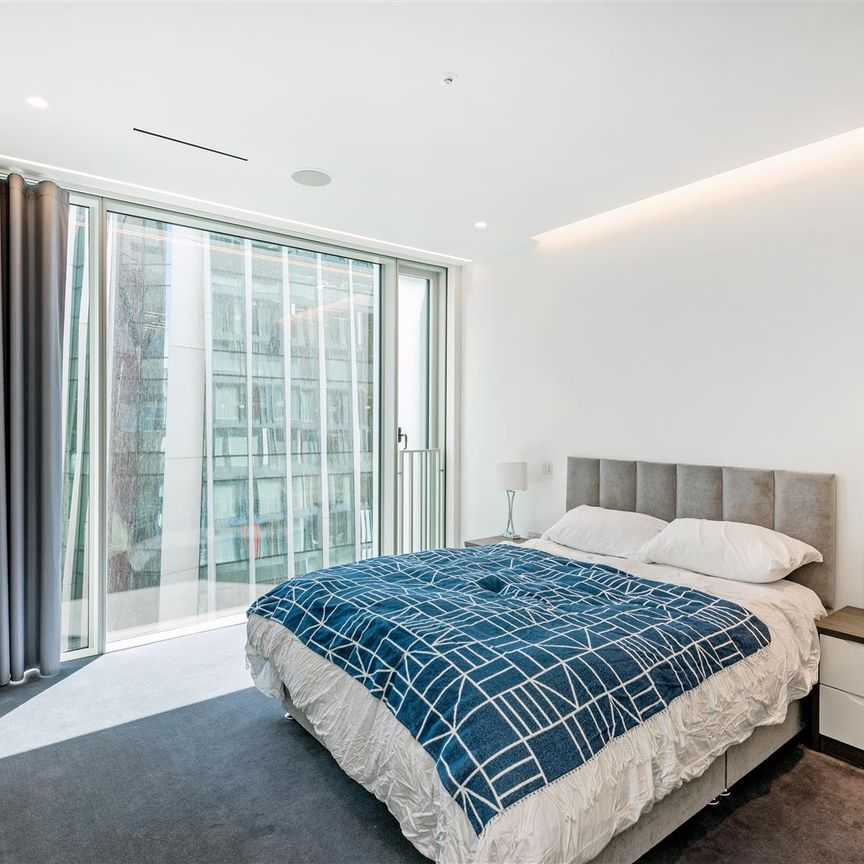 AT 79 Buckingham Palace Road, Victoria, London, SW1W - Photo 1