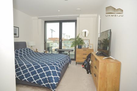 1 Bed Flat, James Cook Building, E16 - Photo 4