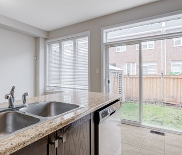 For Lease - 22 Goulston Street, Brampton, Ontario - Photo 4