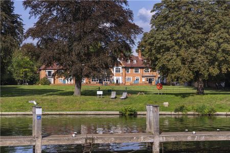 Ferry Lane, Wraysbury, Staines-upon-Thames, Berkshire, TW19 6HG - Photo 5