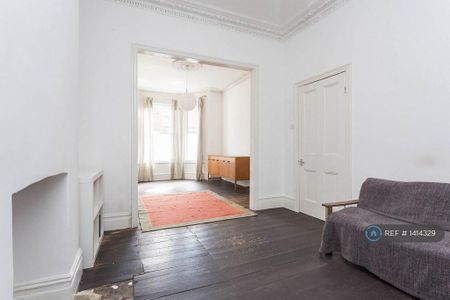 4 bedroom terraced house to rent - Photo 3