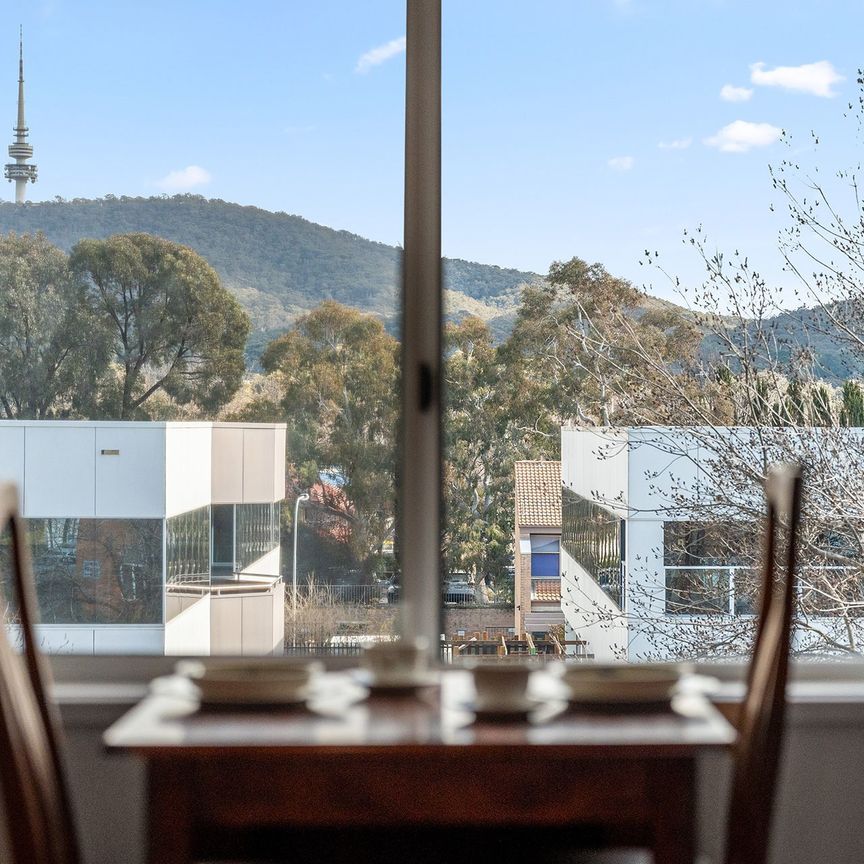 Top-Floor Living Between the City and Braddon - Photo 1