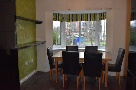 4 bedroom detached house to rent - Photo 2