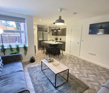 8 bedroom house of multiple occupation to rent - Photo 2