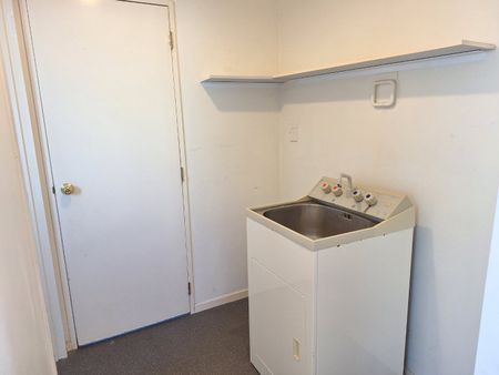 Comfortable home with nice outlook - Photo 3