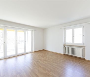 Un appartement partiellement rénové dans un emplacement optimal vou... - Foto 1