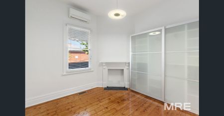 Charming Edwardian house in idyllic locale - Photo 4