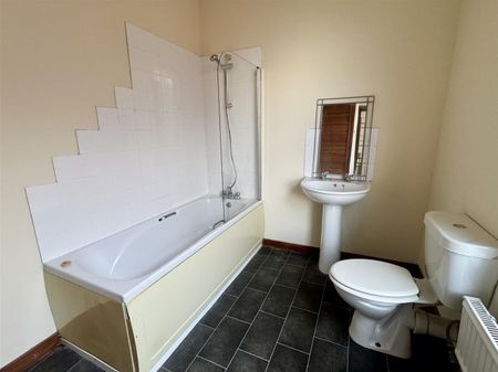 St Martins Square, Scarborough - Photo 4