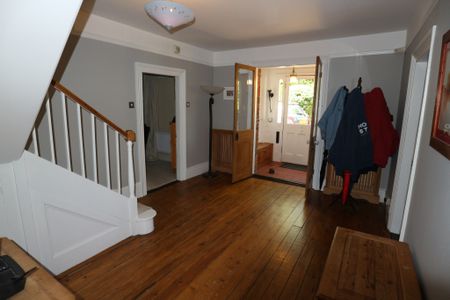 Four Bedroom Detached House to Rent in Chelmsford - Photo 4