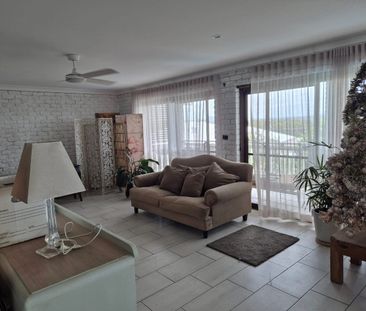 Spacious 3 Bedroom Home with Pool & All-Inclusive Rent in Maroochydore - Photo 2