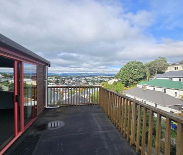 2 bedr townhouse with garage in Hataitai village - Photo 1