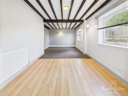 4 bedroom detached house to rent - Photo 2