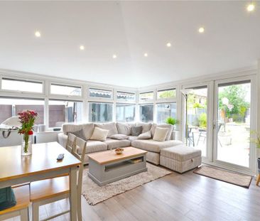 4 bedroom semi-detached house to rent - Photo 3