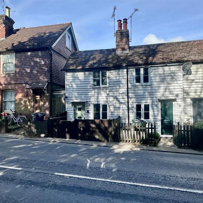 2 bedroom end of terrace house to rent - Photo 1