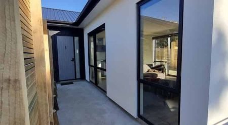 Newly built, 3 bedroom 2 bathroom townhouse. - Photo 4